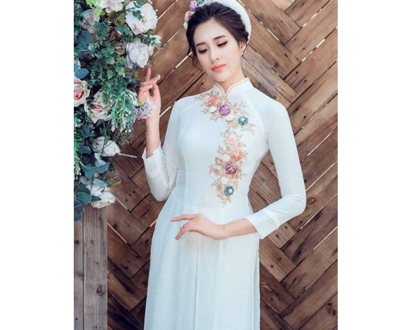 Bưng Quả Trắng Hoa Nổi Cườm Vàng
