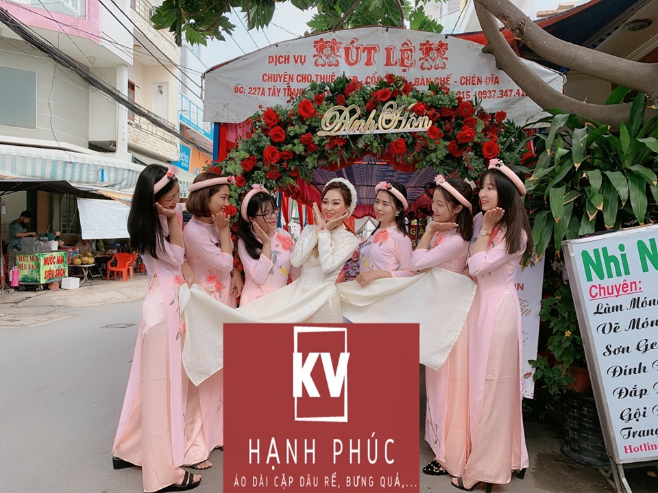 Bưng Quả Cam Dâu Hoa Nổi